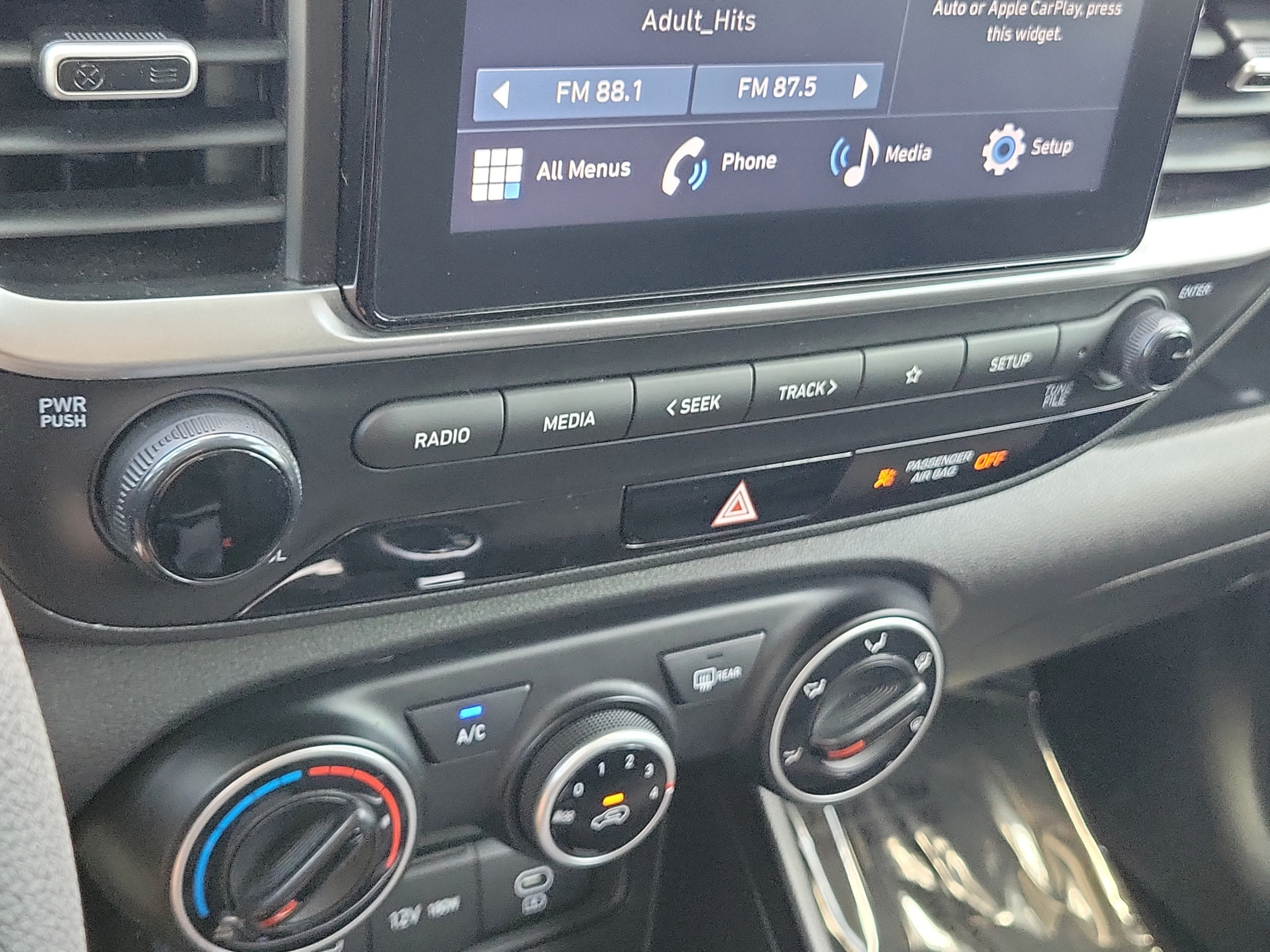 Used 2025 Shimmering Silver Hyundai SE image 29