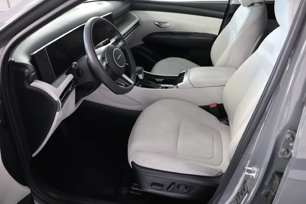 Used 2025 Gray Hyundai SEL image 18