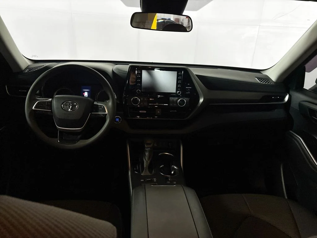 Used 2022 Silver Toyota L image 12
