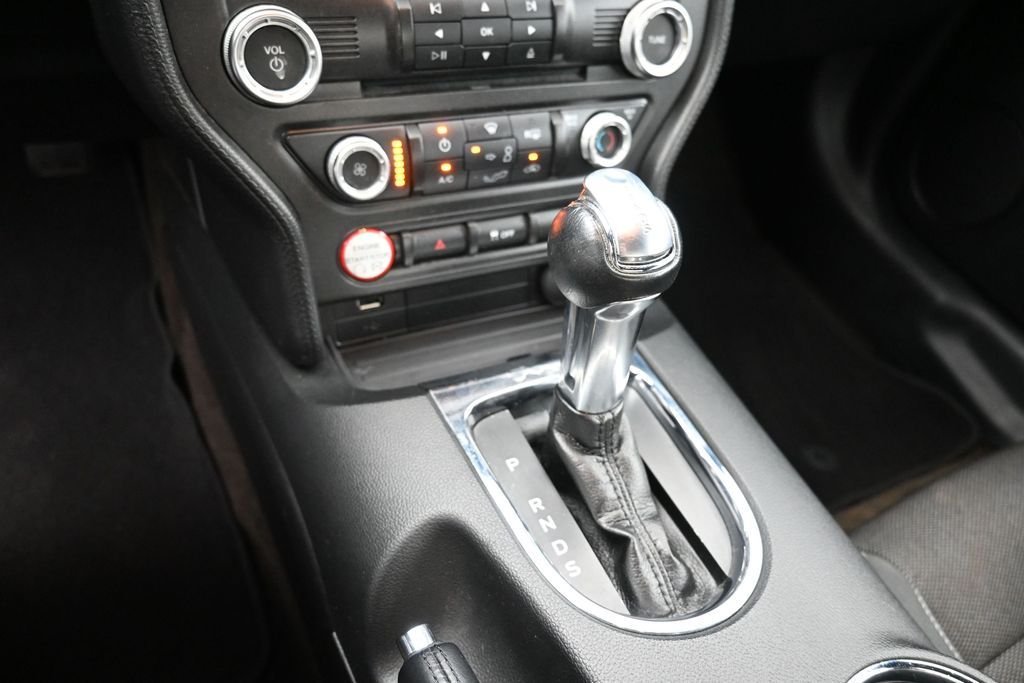 Used 2016 Red Ford V6 image 8