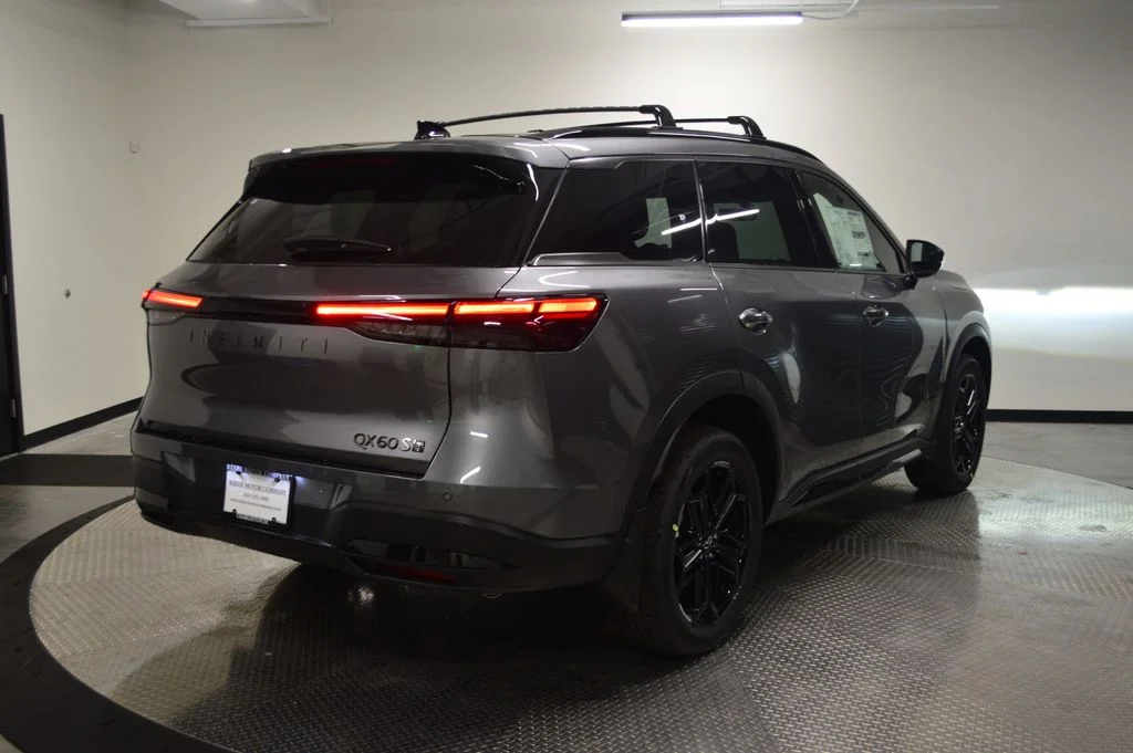 New 2027 GRAPHITE SHADOW INFINITI SPORT image 7
