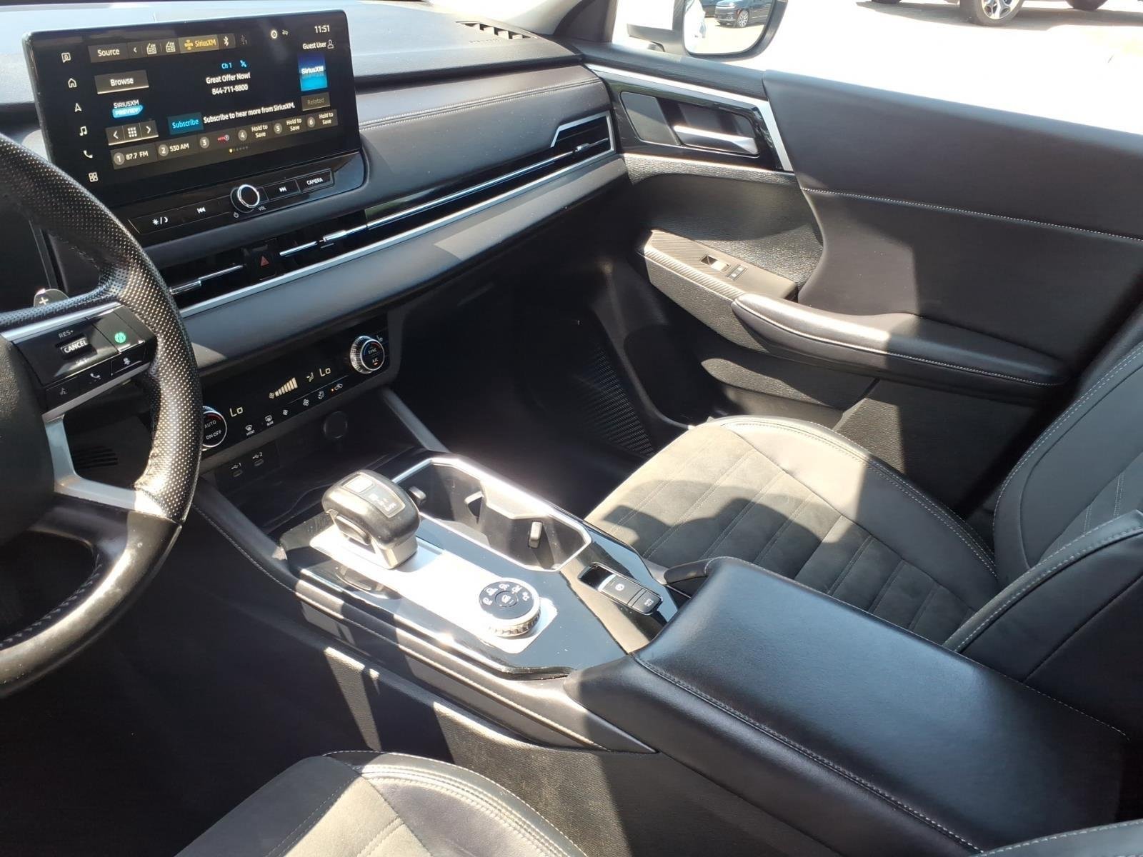 Used 2025  Mitsubishi SE image 22