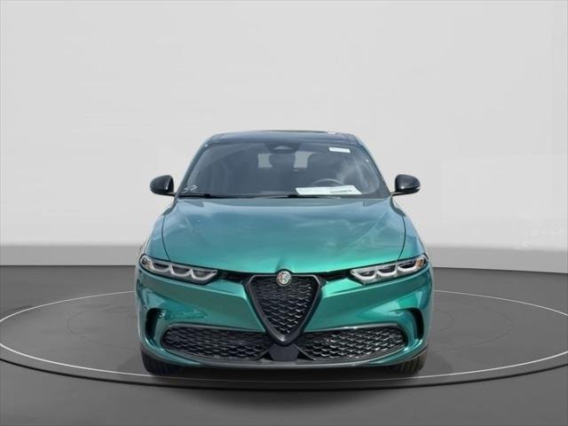 New 2025 Verde (Green) Fangio Metallic Exterior Paint Alfa Romeo  image 2