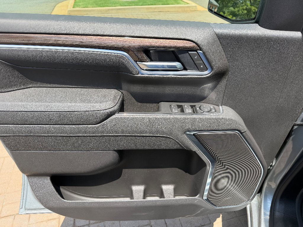 New 2026 Sterling Gray Metallic Chevrolet LT image 23