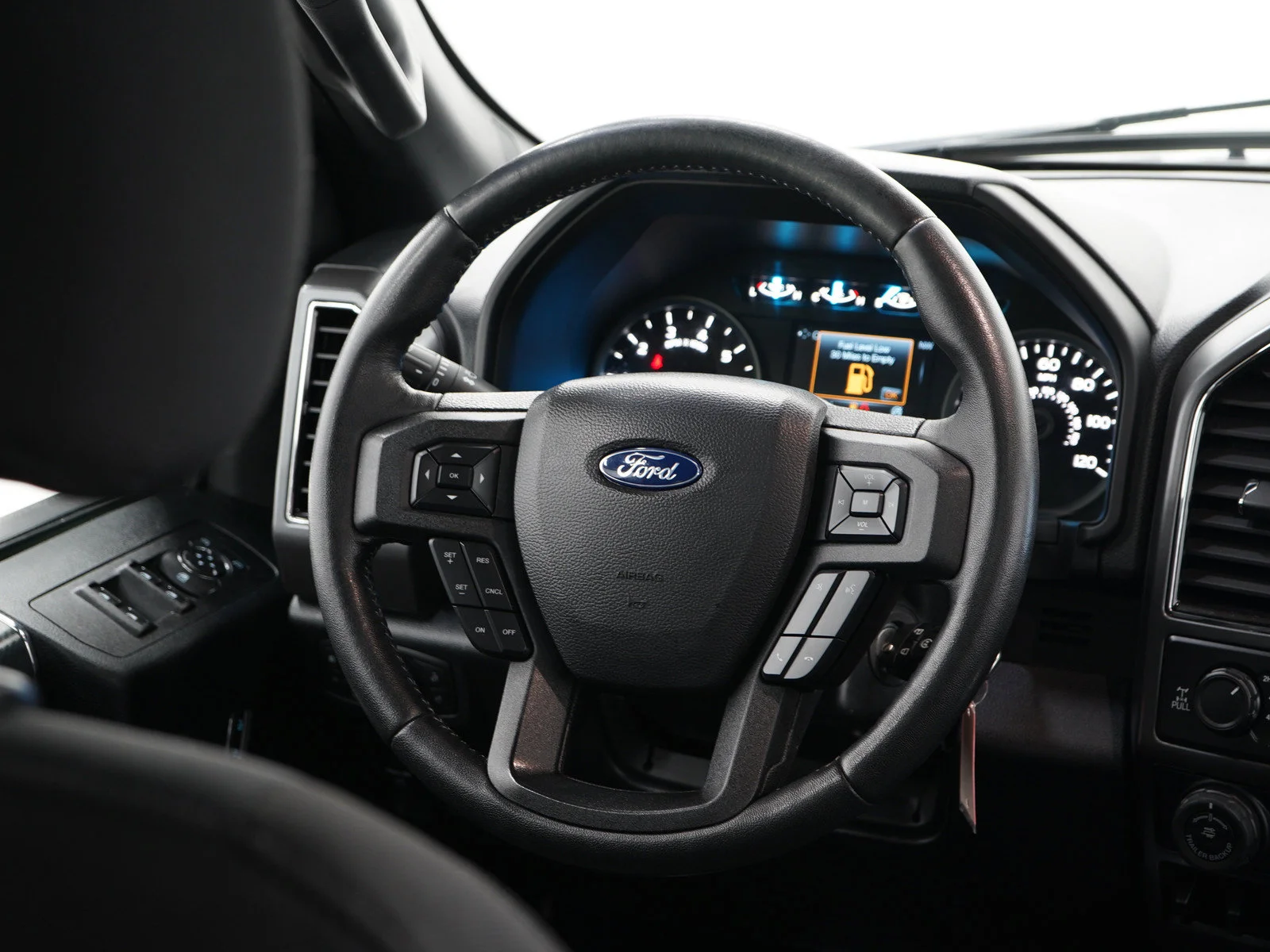 Used 2018  Ford XL image 15