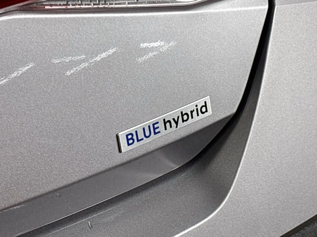 Used 2025 Fluid Metal Hyundai Blue image 23