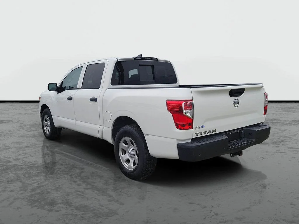 Used 2022 Glacier White Nissan S image 3