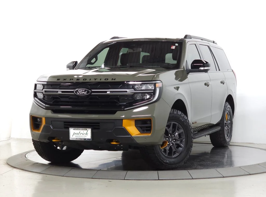 Used 2025 Green Ford Tremor image 1