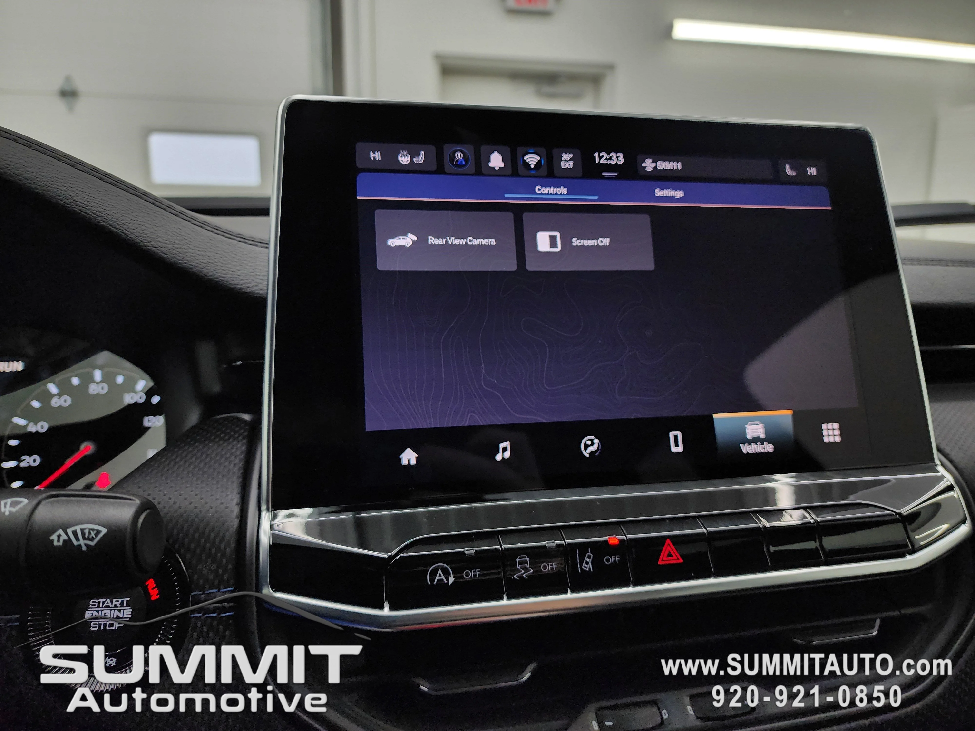 New 2026 Diamond Black Crystal Pearl-Coat Exterior Paint Jeep Latitude image 52