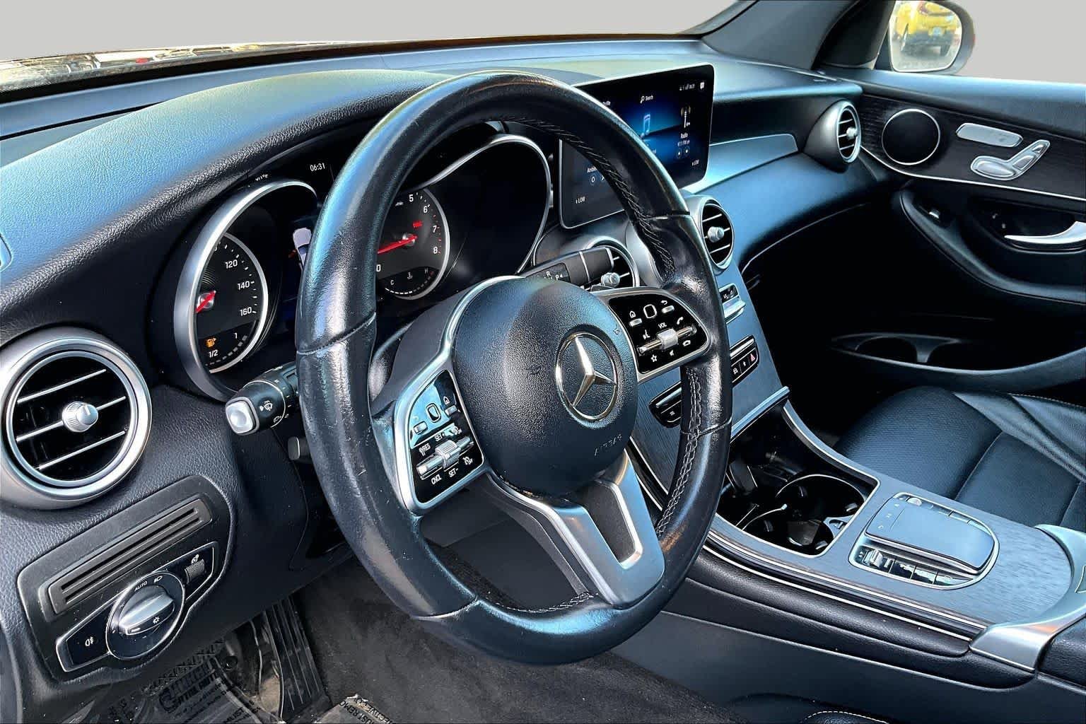 Used 2022  Mercedes-Benz GLC 300 image 17