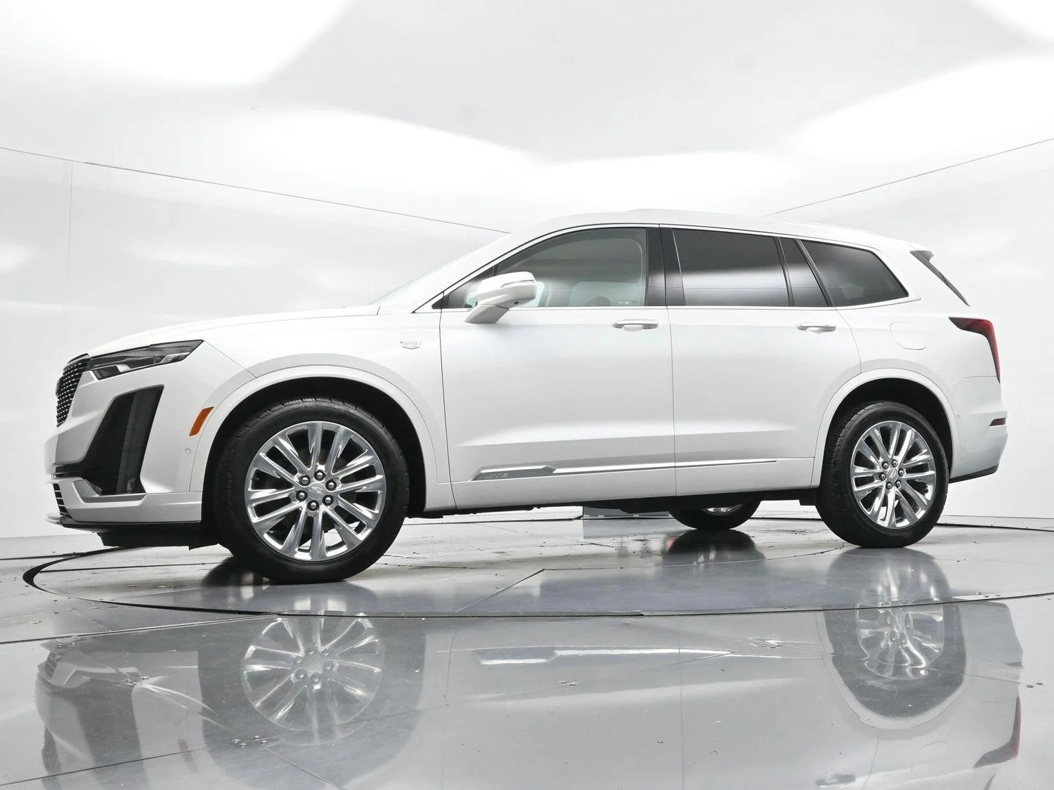 Used 2020 CRYSTAL WHITE TRICOAT Cadillac AWD Premium Luxury image 47