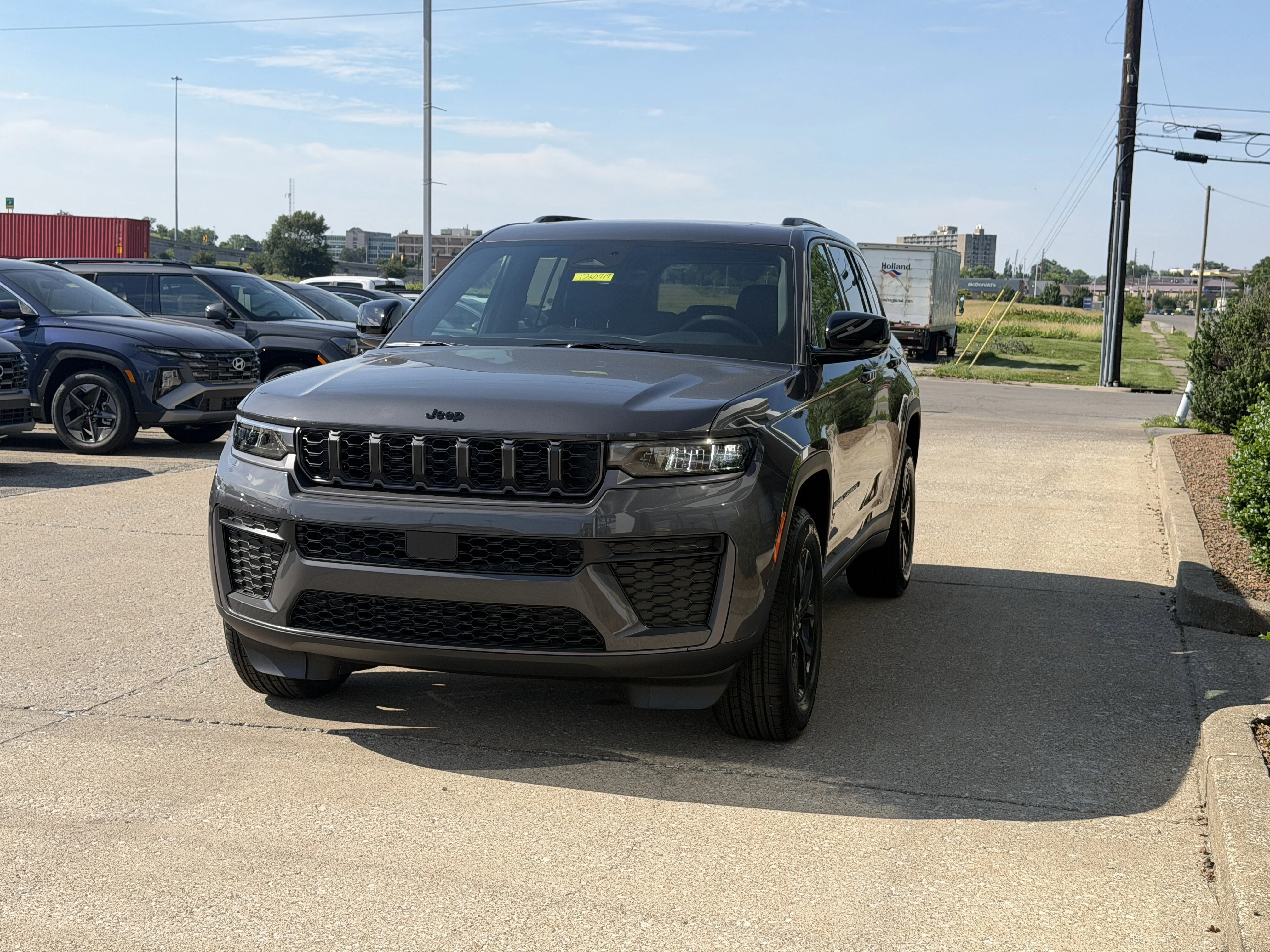 New 2026 Baltic Gray Metallic Clear-Coat Exterior Paint Jeep Altitude image 16