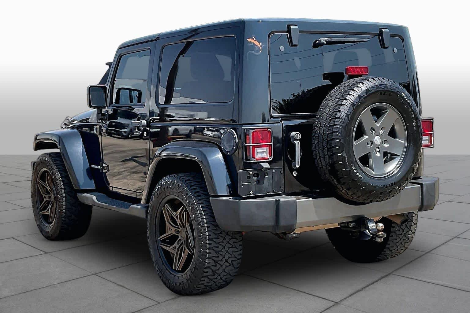 Used 2011 Black Clearcoat Jeep Mojave image 9