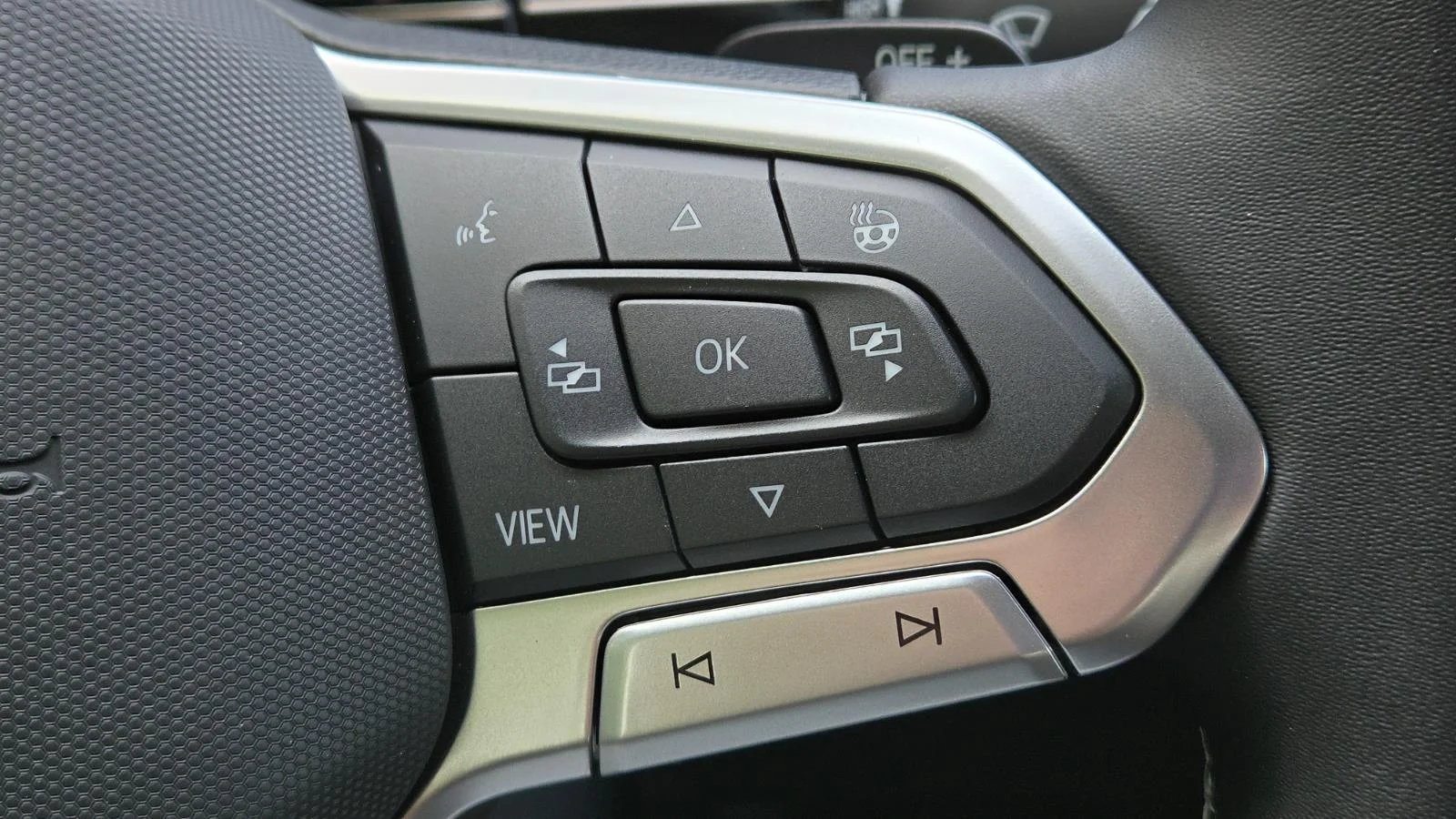 2026 Volkswagen Atlas Cross Sport SE w/Tech - Photo 29