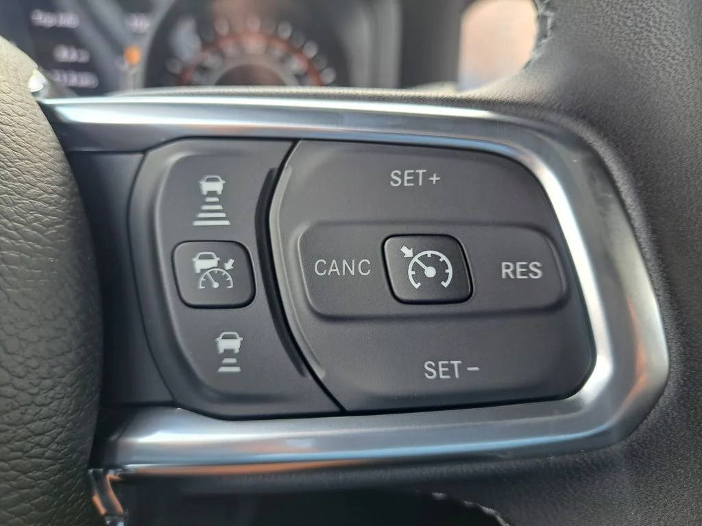 2025 Jeep Wrangler 4-Door Sahara - Photo 13