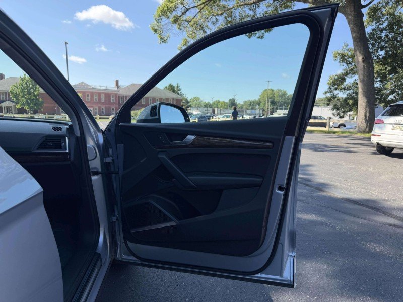 Used 2018 Florett Silver Metallic Audi Premium Plus image 28