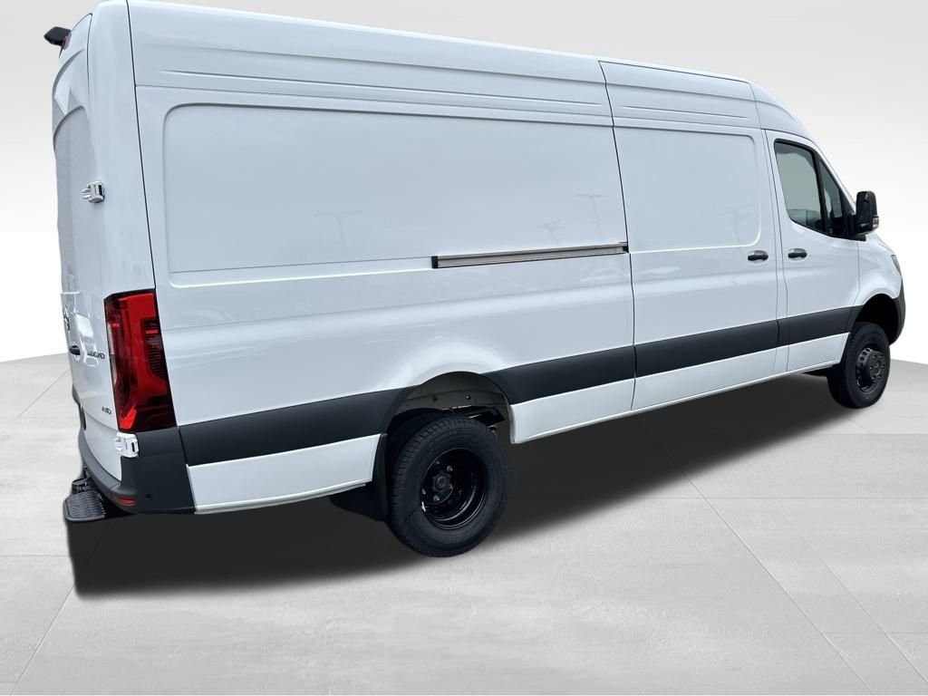 New 2026 Arctic White Mercedes-Benz Cargo 170 WB image 5