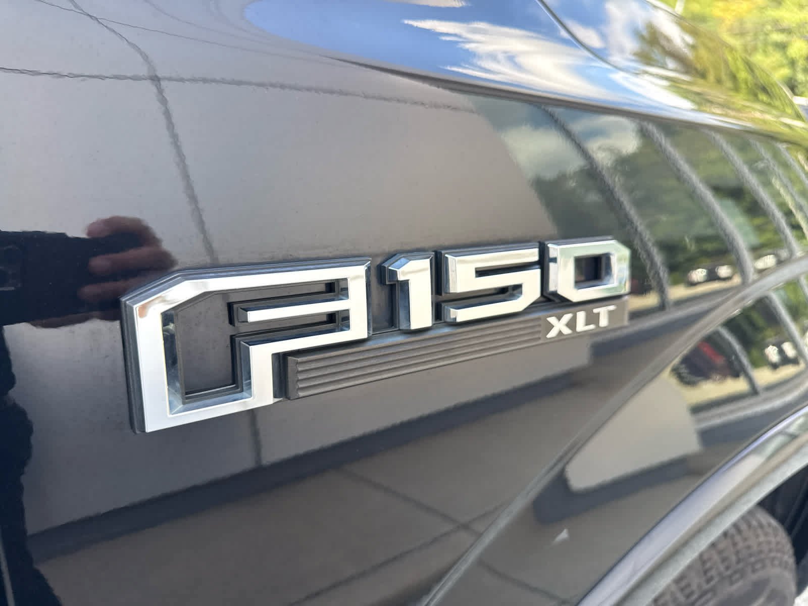 Used 2016 Shadow Black Ford XLT 4WD SuperCrew 145 image 4