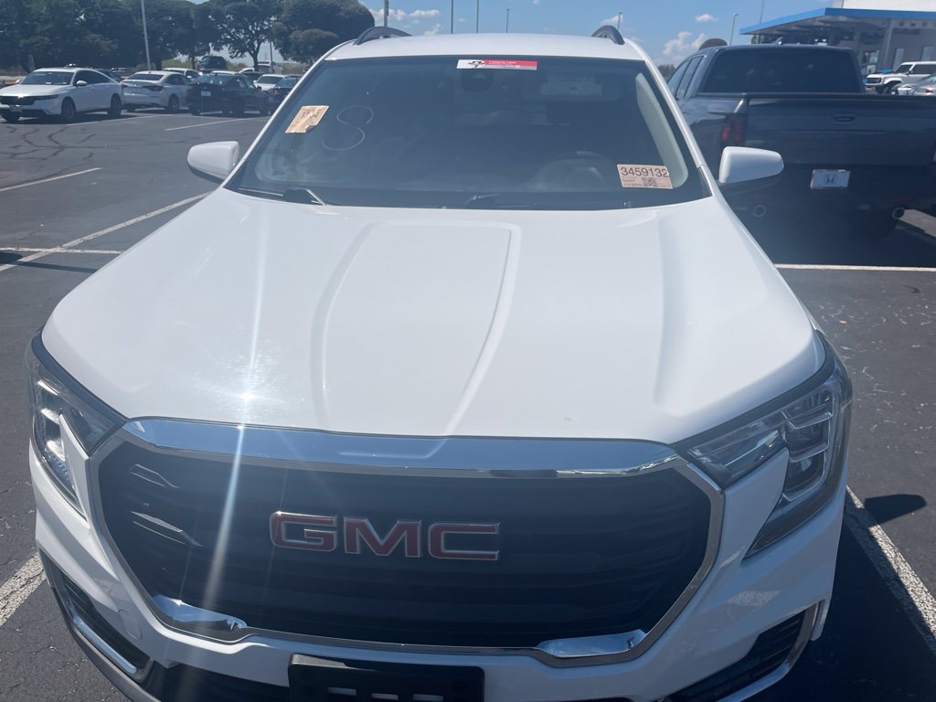 Used 2023 Summit White GMC SLE image 2