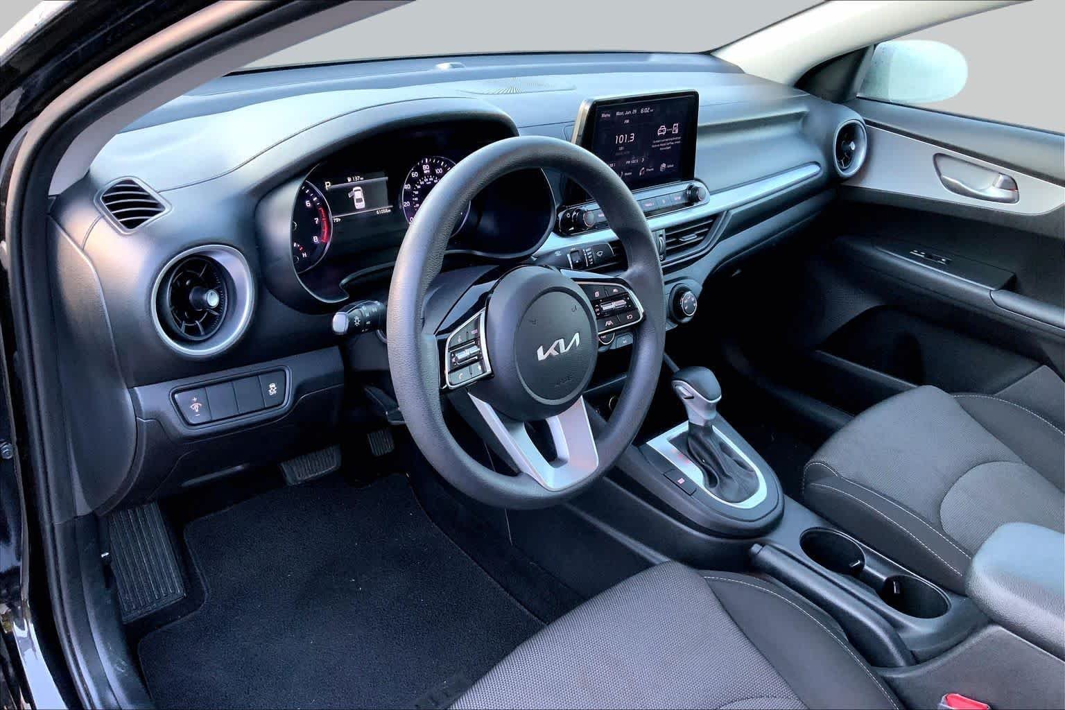 Used 2023 Aurora Black Kia LXS image 17
