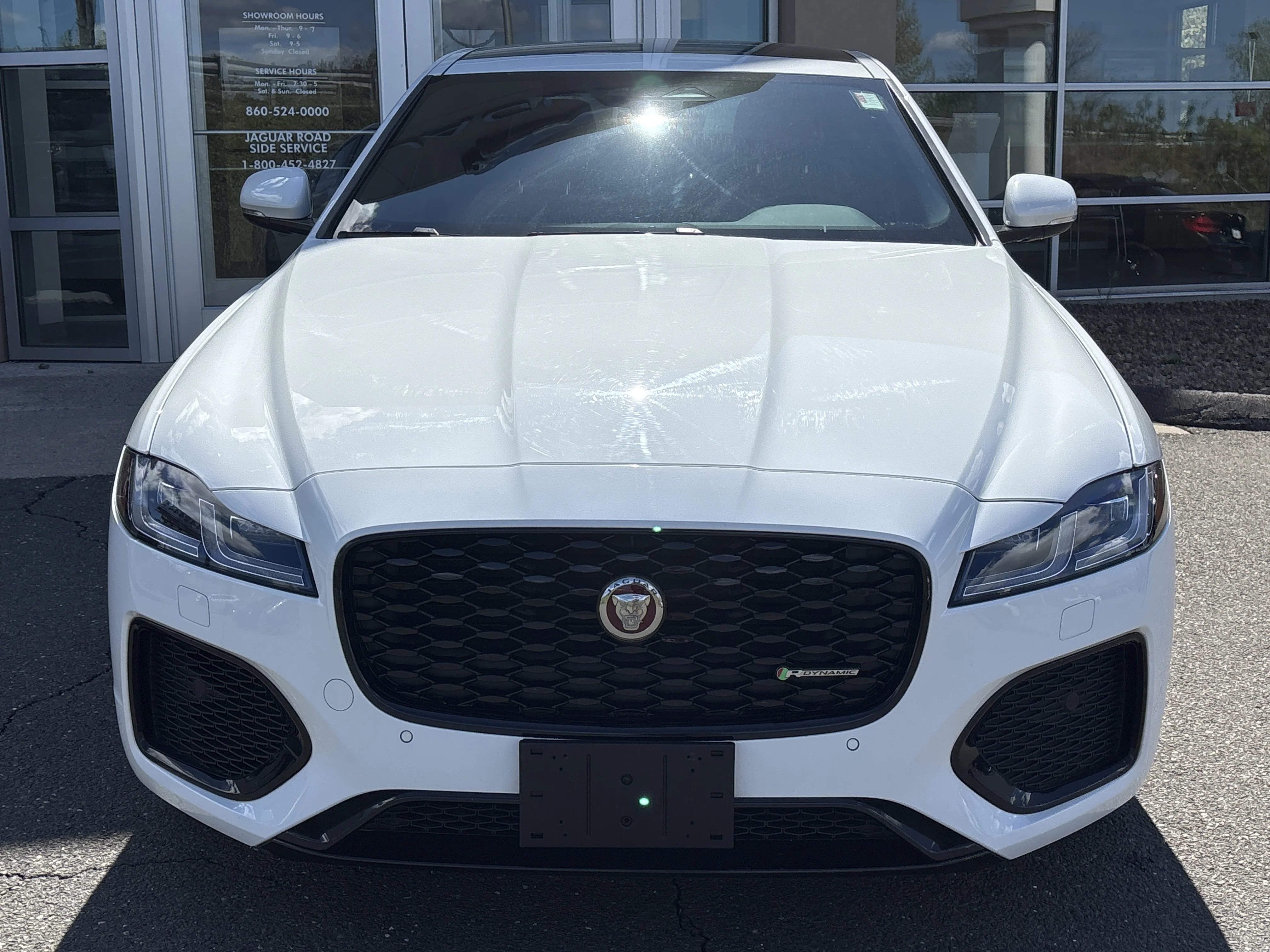 Used 2023 Fuji White Jaguar R-Dynamic SE image 9