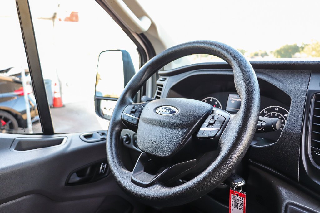 Used 2025 Oxford White Ford Base image 17