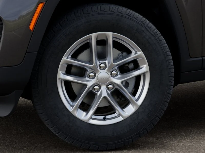 New 2025 Baltic Gray Metallic Clear-Coat Exterior Paint Jeep Laredo X image 26