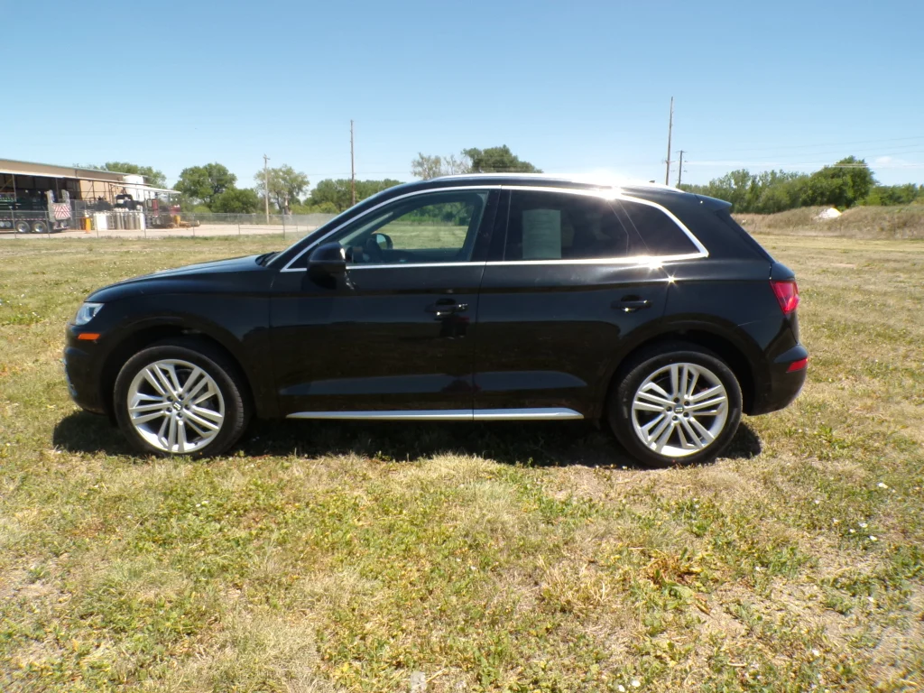 Used 2019 Brilliant Black Audi Premium Plus image 8