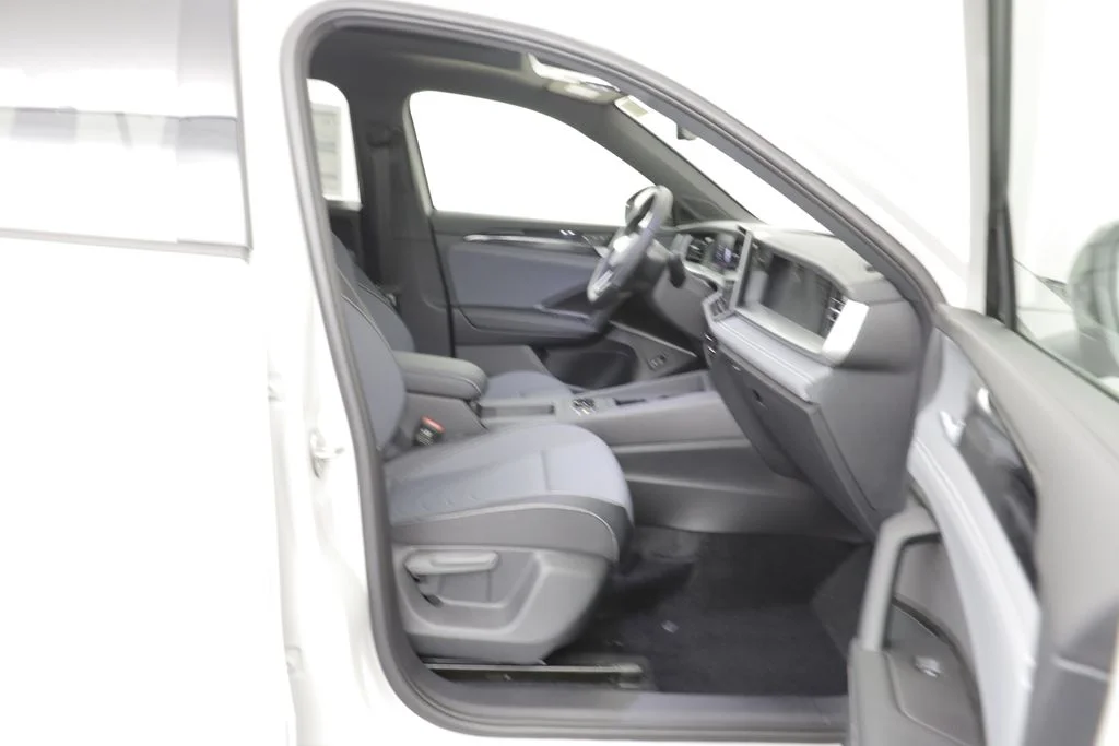 New 2026 Sandstone Volkswagen 2.0T SE R-Line Black image 19