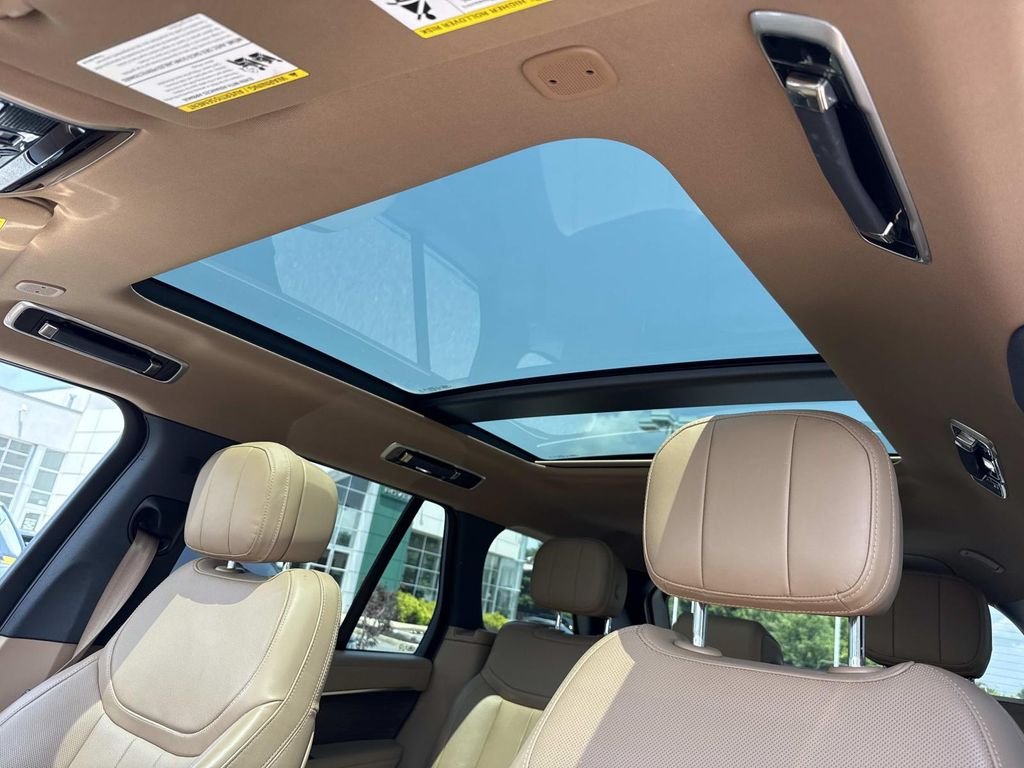 Used 2023 Blue Land Rover SE image 23