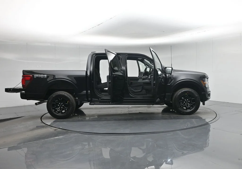 New 2026 Agate Black Metallic Ford XLT image 4