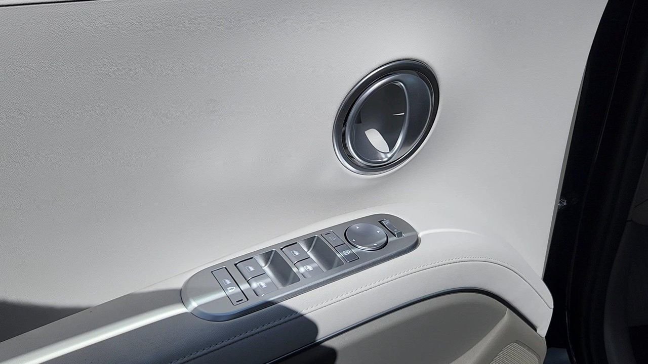 New 2026 Abyss Black Pearl Hyundai SEL 8P image 7