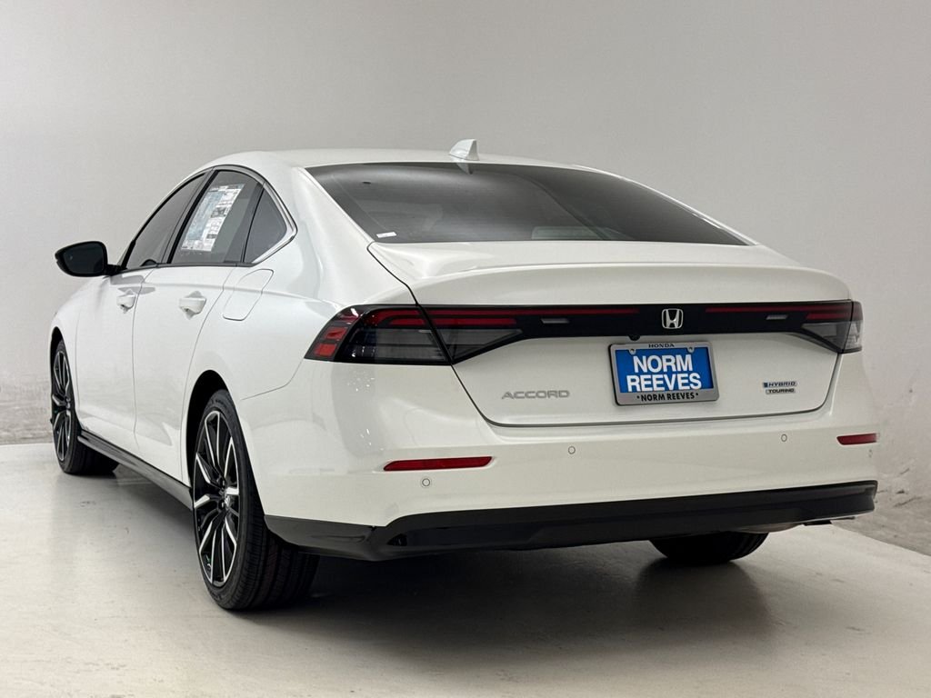 New 2026 Platinum White Pearl Honda Touring image 7