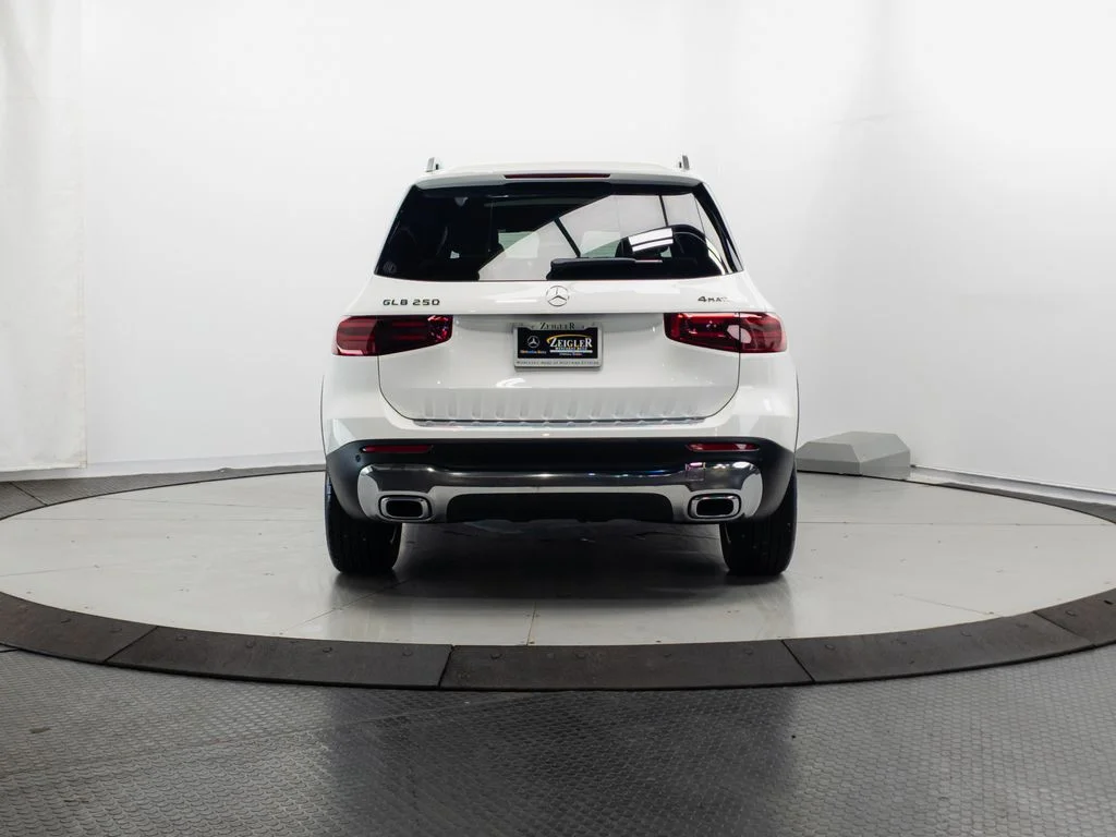 New 2026 Polar White Mercedes-Benz GLB 250 image 28
