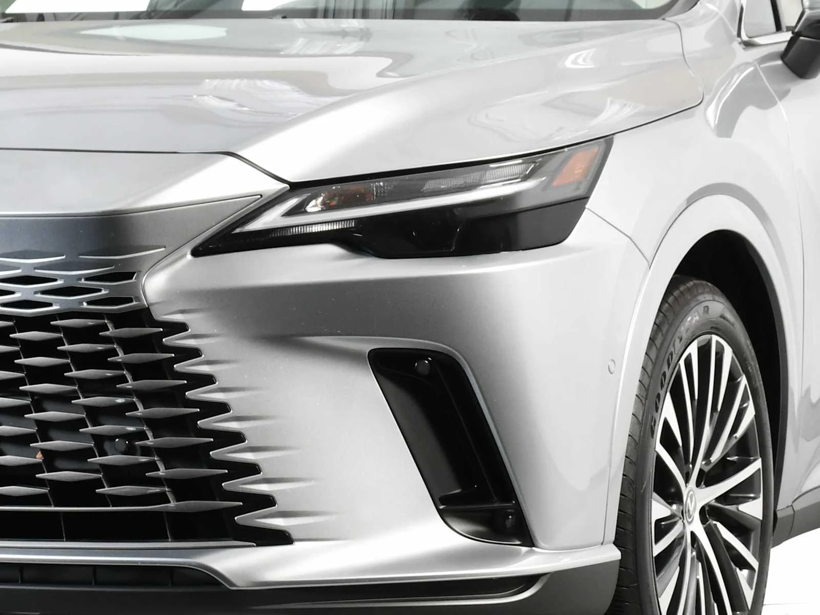 Used 2025 Iridium Lexus Premium Plus image 11