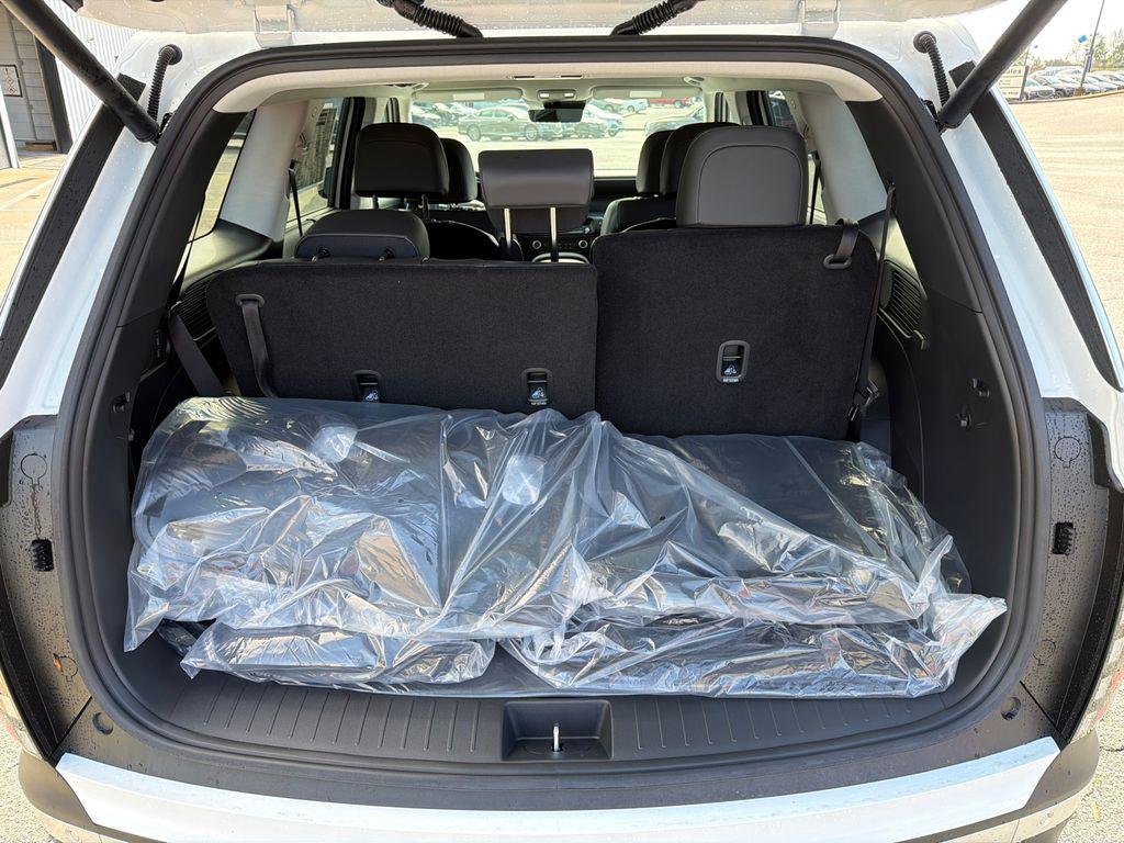New 2026 White Hyundai SEL FWD image 18