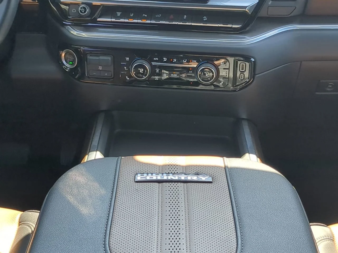 Used 2025 Summit White Chevrolet High Country image 18