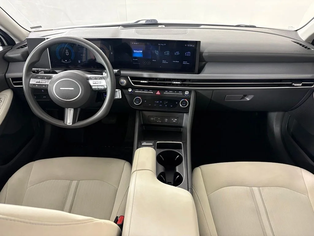 Used 2025 White Hyundai SEL image 39