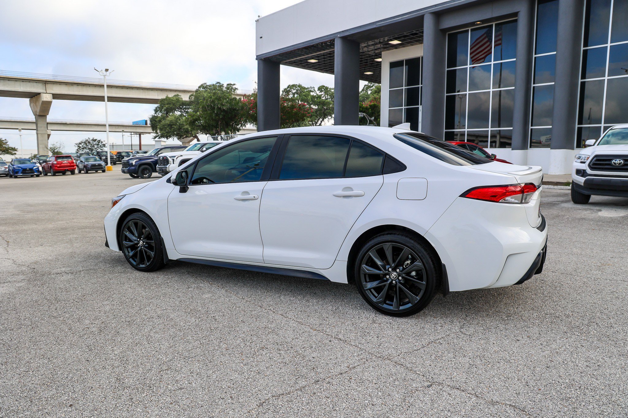 Used 2025 ICE CAP Toyota Hybrid SE image 9