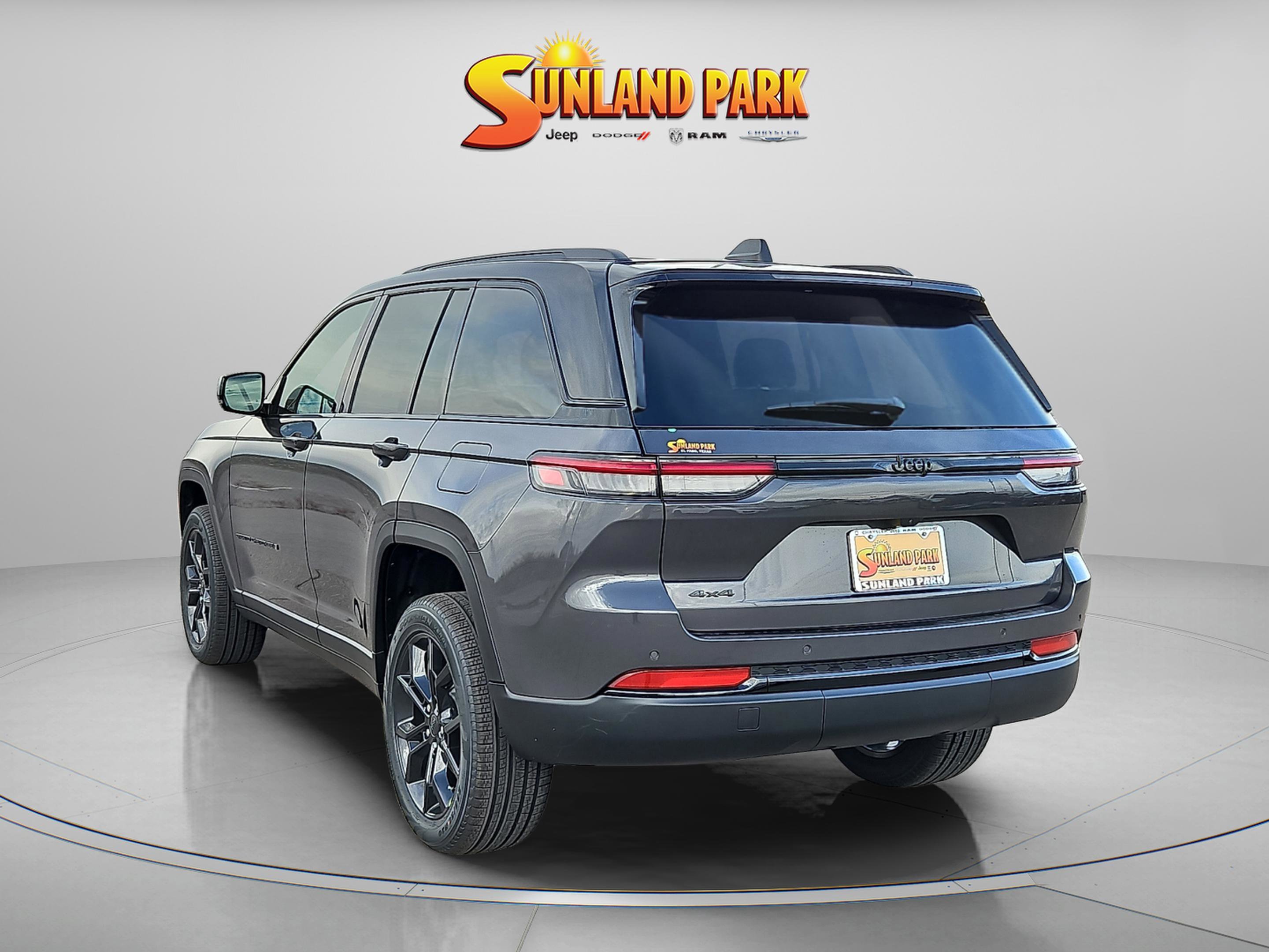 New 2025 Baltic Gray Metallic Clear-Coat Exterior Paint Jeep Limited image 4