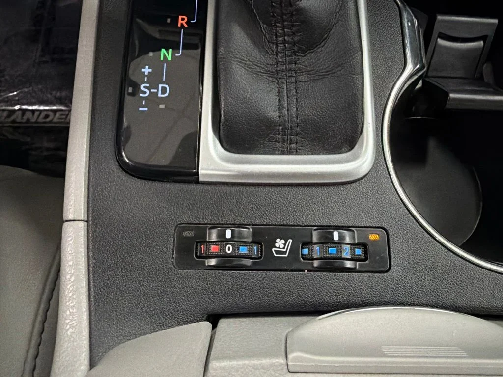 Used 2015 Gray Toyota Limited image 20