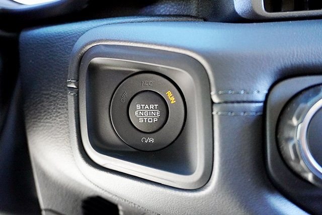 New 2026 Bright White Clear-Coat Exterior Paint Jeep Rubicon image 33