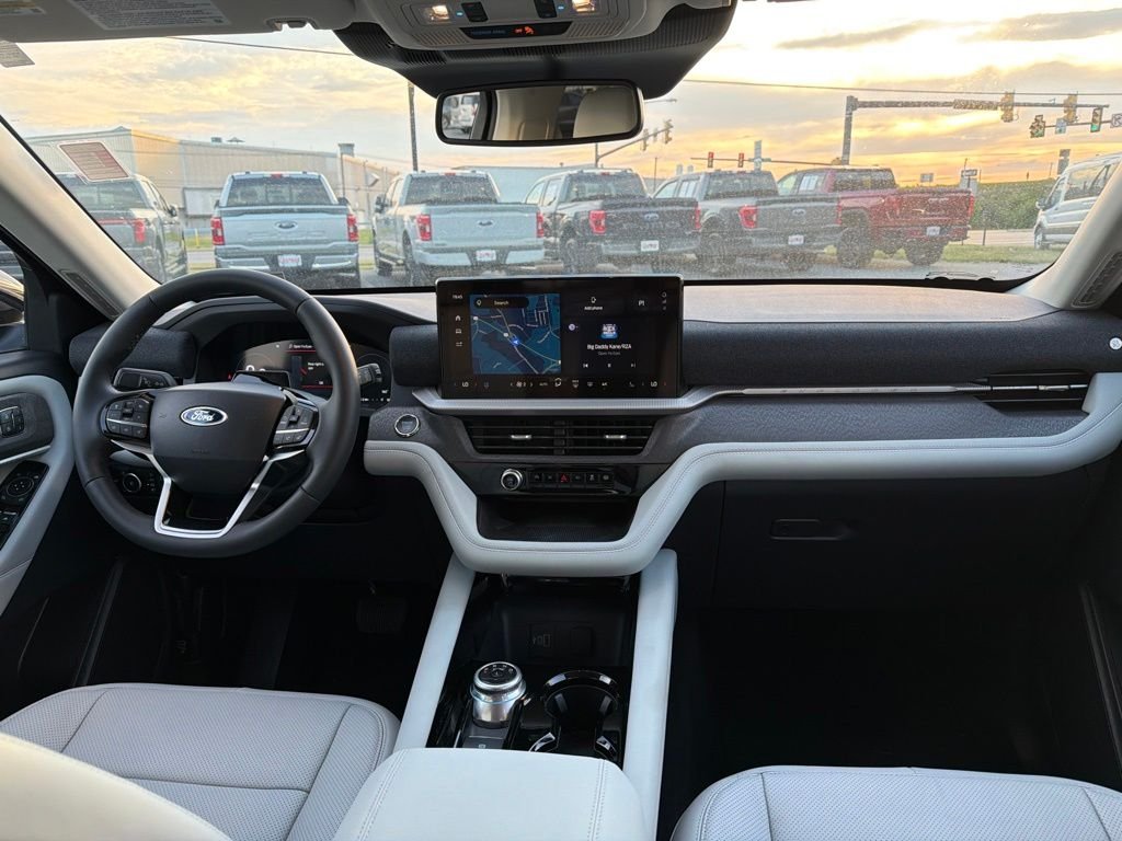 New 2026 Star White Metallic Tri-Coat Ford Platinum™ image 17