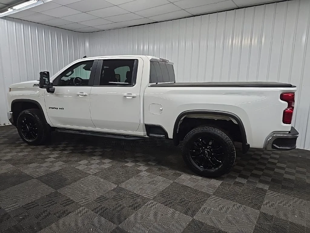 Used 2025 White Chevrolet LT image 4