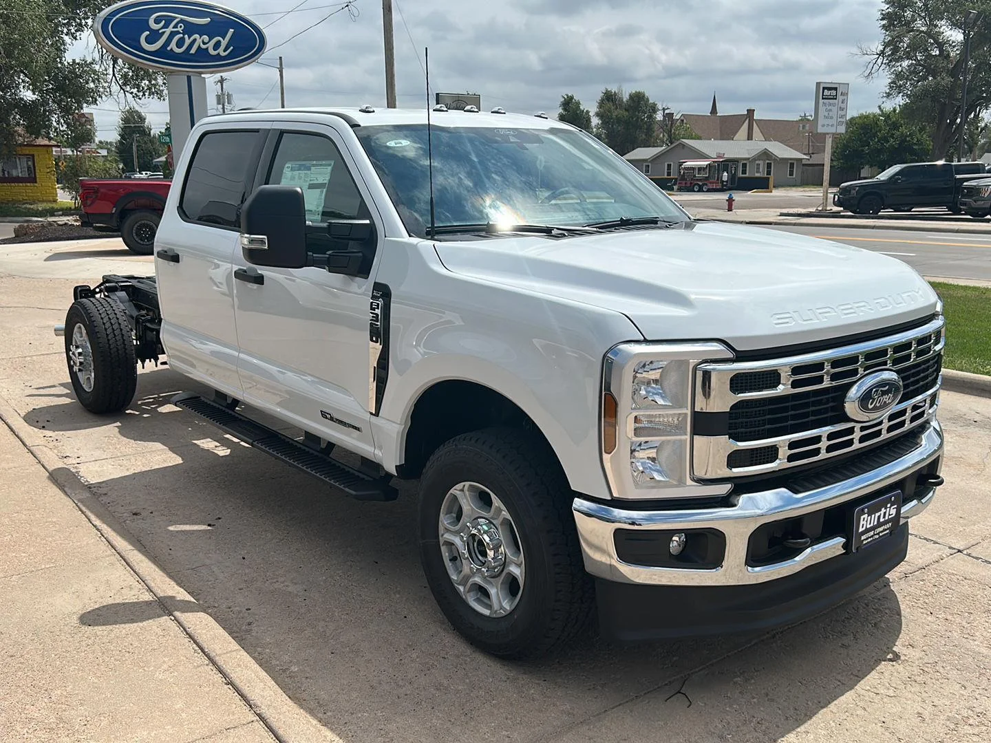 New 2026 Oxford White Ford F-350® XLT image 7