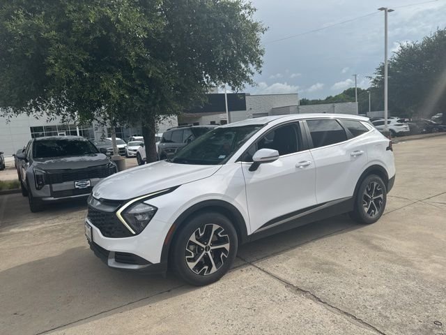 Used 2023 White Kia EX image 4