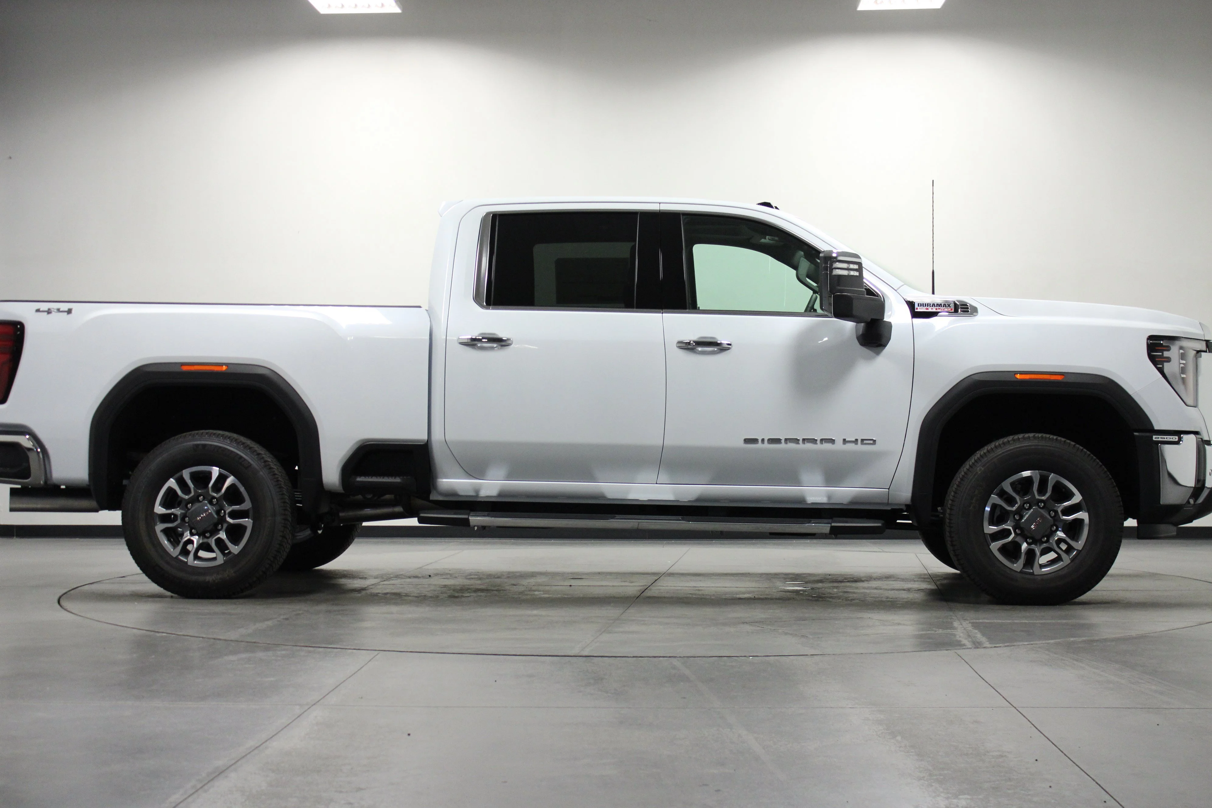 New 2026 Glacier White Tricoat GMC SLT image 3