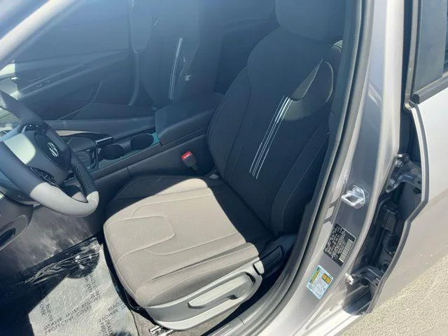 2025 Hyundai Elantra Blue - Photo 41