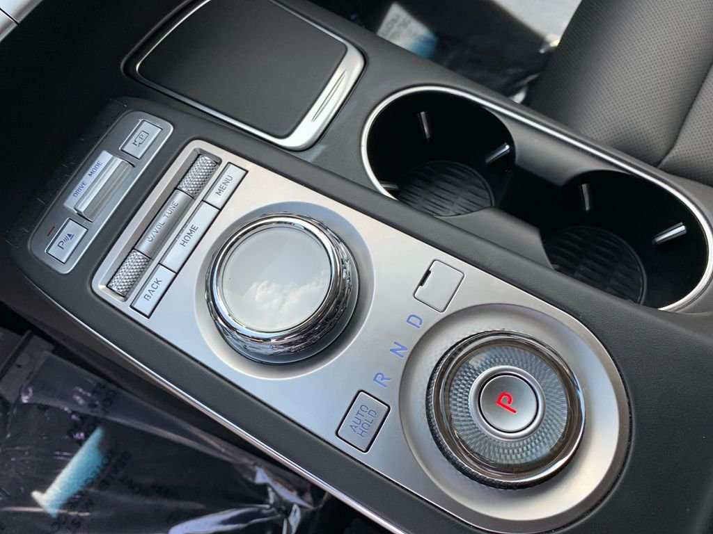 Used 2025 White Genesis 2.5T image 21