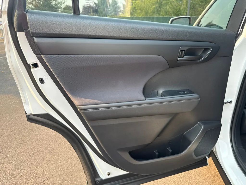 Used 2023 Pearl Toyota L image 18